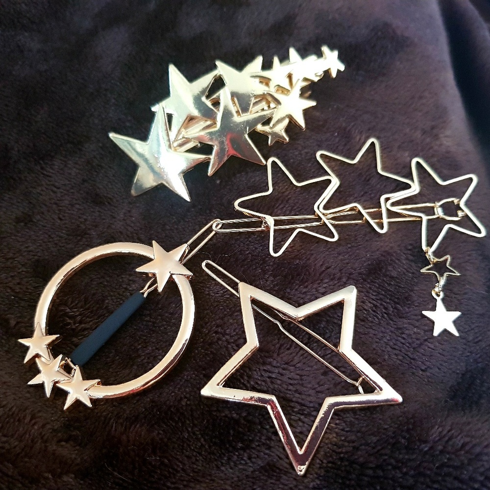 🍭💗Circle with Stars Pin (Gold finish) - Picture 3 of 4